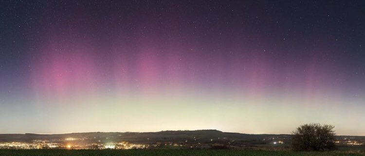 A fantastic shot of the northern lights from Pewsey this week!😍 Will there be more to come? 📸Mitch Nelson photos on IG #timeforwiltshire