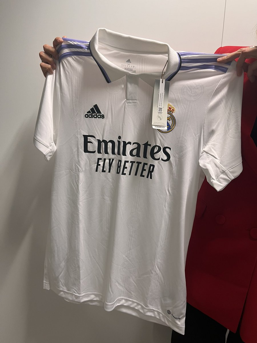 lequipedusoir's tweet image. 🎁 CADEAU 🎁

RT &amp;amp; FOLLOW @lequipedusoir pour tenter de gagner le maillot domicile de cette saison du @realmadrid

N’oubliez pas de choisir votre chroniqueur pour le quiz !