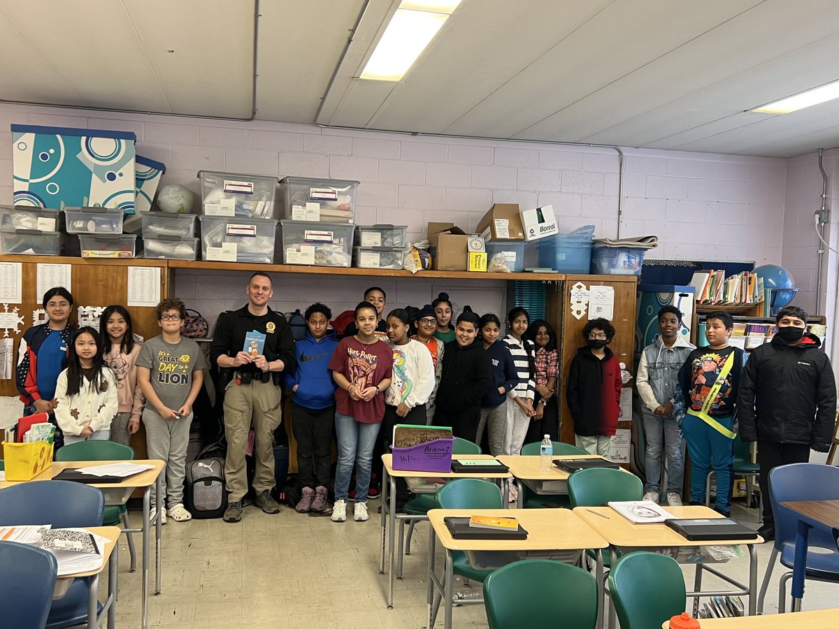 Thanks Officer Ryan for reading to our class! We really enjoyed your visit! ⁦<a href="/25Lafayette/">Lafayette Estates School #25</a>⁩ #ReadAcrossAmerica