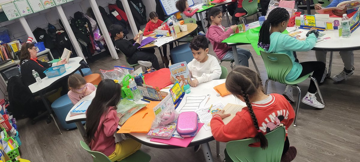 lacorr_team's tweet photo. Take Ten at Ten for Teresa
Kicking off Read Across America by taking 10 minutes to quietly read in remembrance of our beloved Librarian,  Miss Bolz. #TeamWheeler @WheelerAvenue
@VS13UFSD https://t.co/S2siEZnueB