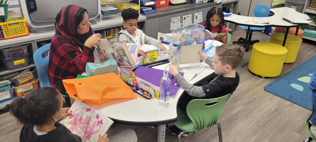lacorr_team's tweet photo. Take Ten at Ten for Teresa
Kicking off Read Across America by taking 10 minutes to quietly read in remembrance of our beloved Librarian,  Miss Bolz. #TeamWheeler @WheelerAvenue
@VS13UFSD https://t.co/S2siEZnueB