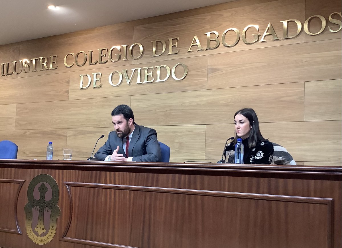 ICAOviedo's tweet photo. #EstápasandoICAOviedo: hoy en #LasConferenciasdelosJueves, el letrado de la #SeguridadSocial Álvaro Barreiro López nos habla de ”La vulneración de derechos fundamentales y el #complementodematernidad”.
#DerechoLaboral #CentrodeEstudiosICAOviedo #FormaciónAbogacíaICAOviedo https://t.co/bnGtcw43HC