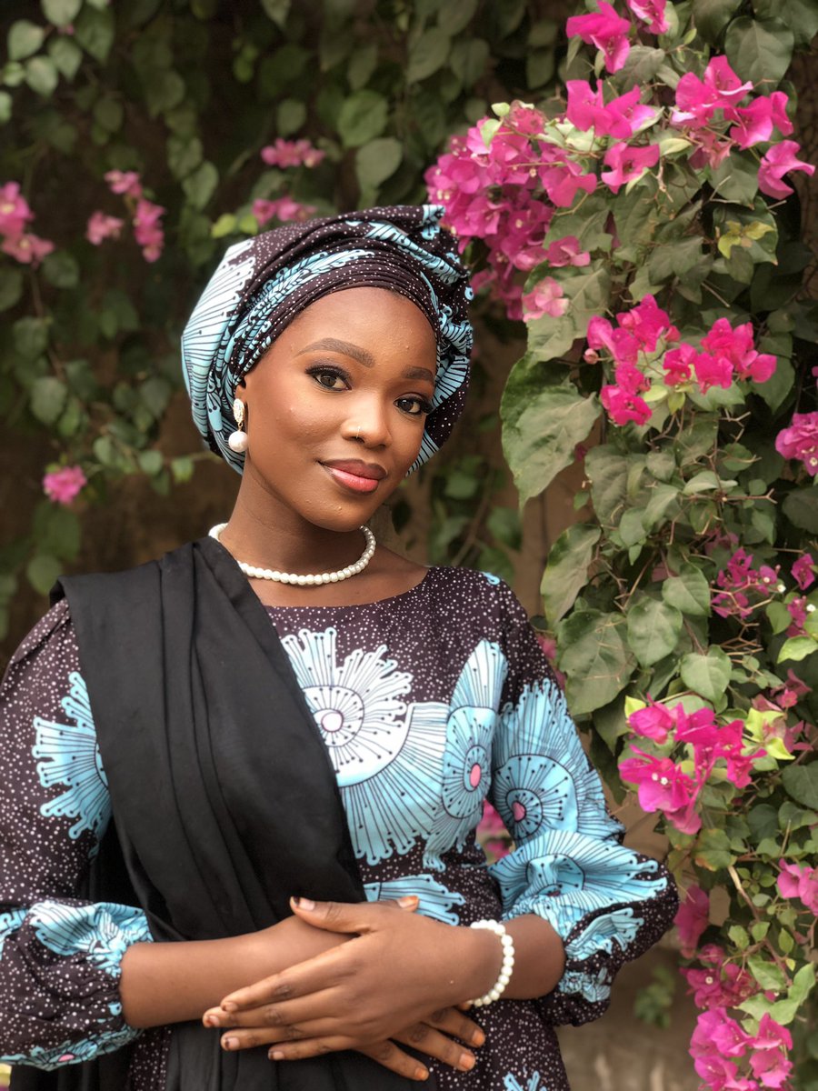 ___Aishatoo's tweet image. In frame: @ishaarh 
MUA: @YaqubUmmu 
Photographed by: @___Aishatoo 
Location: Sulaiman hall 
Dear Abusites retweet and come for your makeup 💄 
I promise to give you good pictures ☺️
#zeroEdit❌
#PhonePhotography