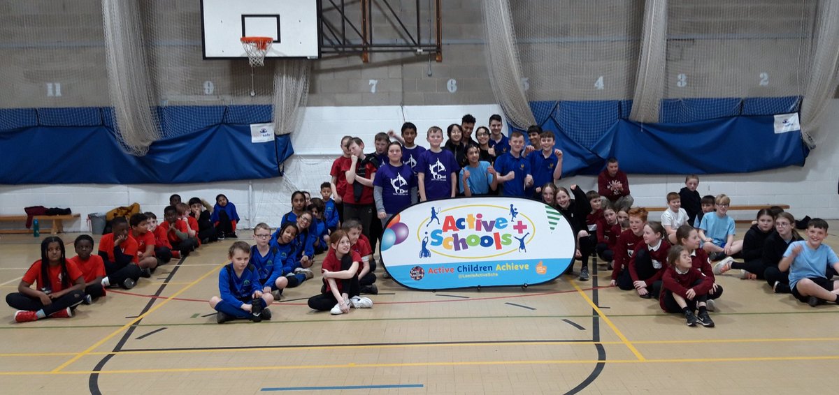 LeedsActiveSchs's tweet photo. Marvellous attitudes on display today at our dodgeball festival @cockburnschool. Great teamwork on show and excellent leadership from the Cockburn students. Some really exciting matches! Well done everyone! #physicallyactiveforlife @IngramRoad https://t.co/hlbcHvqKTi