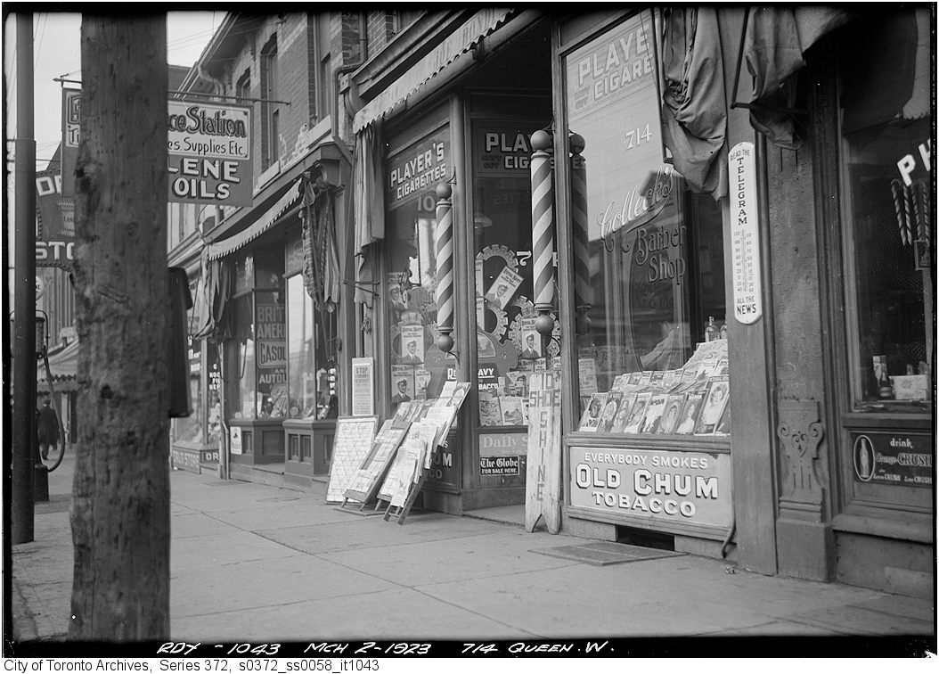 714 Queen St. West 100 years ago! #TorontoArchives #TorontoHistory #QueenWest ow.ly/zbFl50MYuZq