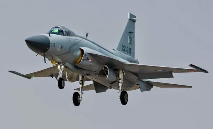 Pak_Osint's tweet photo. پاک فضائیہ نے اپنا پہلا پاکستان ایروناٹیکل کمپلیکس بلاک III JF-17 تھنڈر 4+ جنریشن کا ملٹی رول لڑاکا، اپنے نمبر 16 'بلیک پینتھرز' سکواڈرن میں شامل کر لیا ہے
#PAF #Pakistan #JF-17 #JFThunders https://t.co/dz6V74vU3e