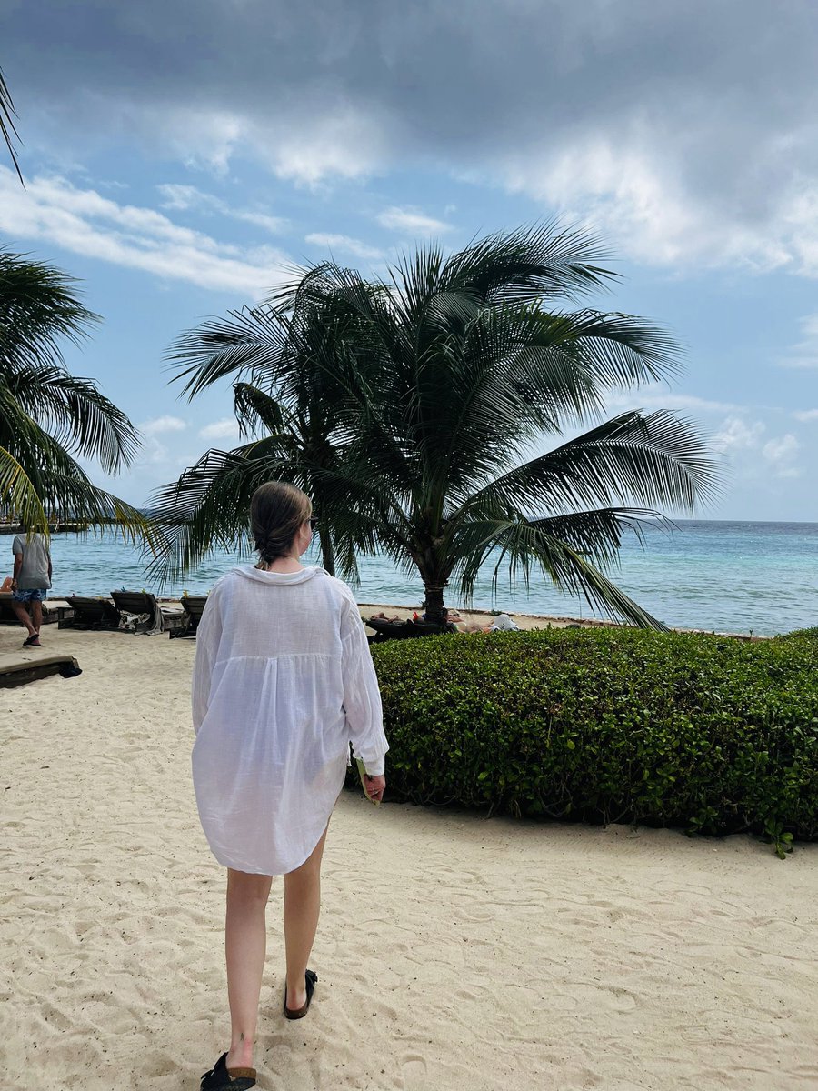 🤍🌊🌴☀️🧘🏼‍♀️👩🏼‍🤝‍👩🏽