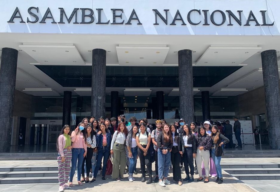 P_CiudadanaAN's tweet photo. ¡Nos encanta recibir visitas en la @AsambleaEcuador!
El pasado 13 de febrero, estudiantes de la carrera de Administración Pública de @lacentralec, visitaron el Palacio Legislativo y recorrieron nuestras instalaciones, conociendo más de su historia.
#DelDiálogoALosHechos https://t.co/PqlqyPkZ6I