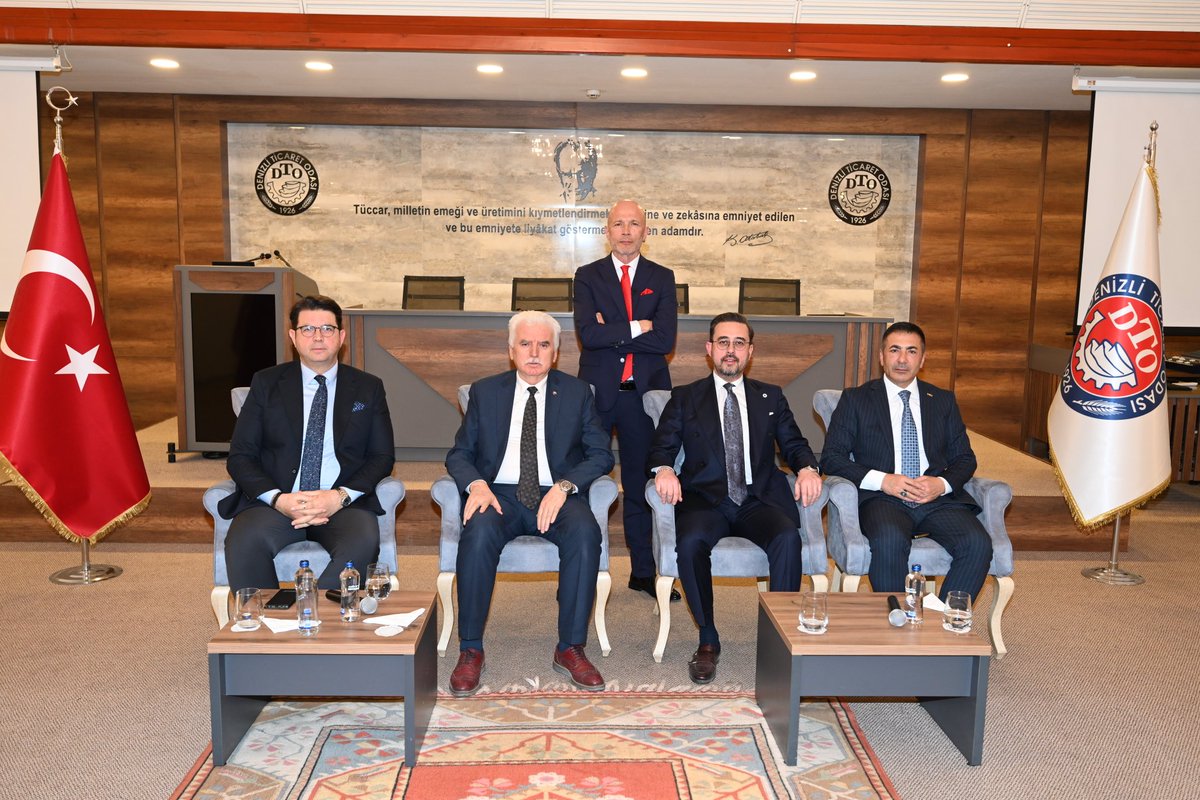 erdogan_ugr's tweet photo. #Gazeteci Sn. Ümit Yakuphan'ın hazırlayıp sunduğu sosyal #medyada #canlı #yayınlanan #Forum programına katıldık. #Deprem bölgesindeki illerimizle afetzedelerimiz için yaptıklarımızı, #ekonomiye yansımalarını ve olumsuz etkilerinin azaltılmasına yönelik düşüncelerimizi paylaştık. https://t.co/F4HGvgTKp4