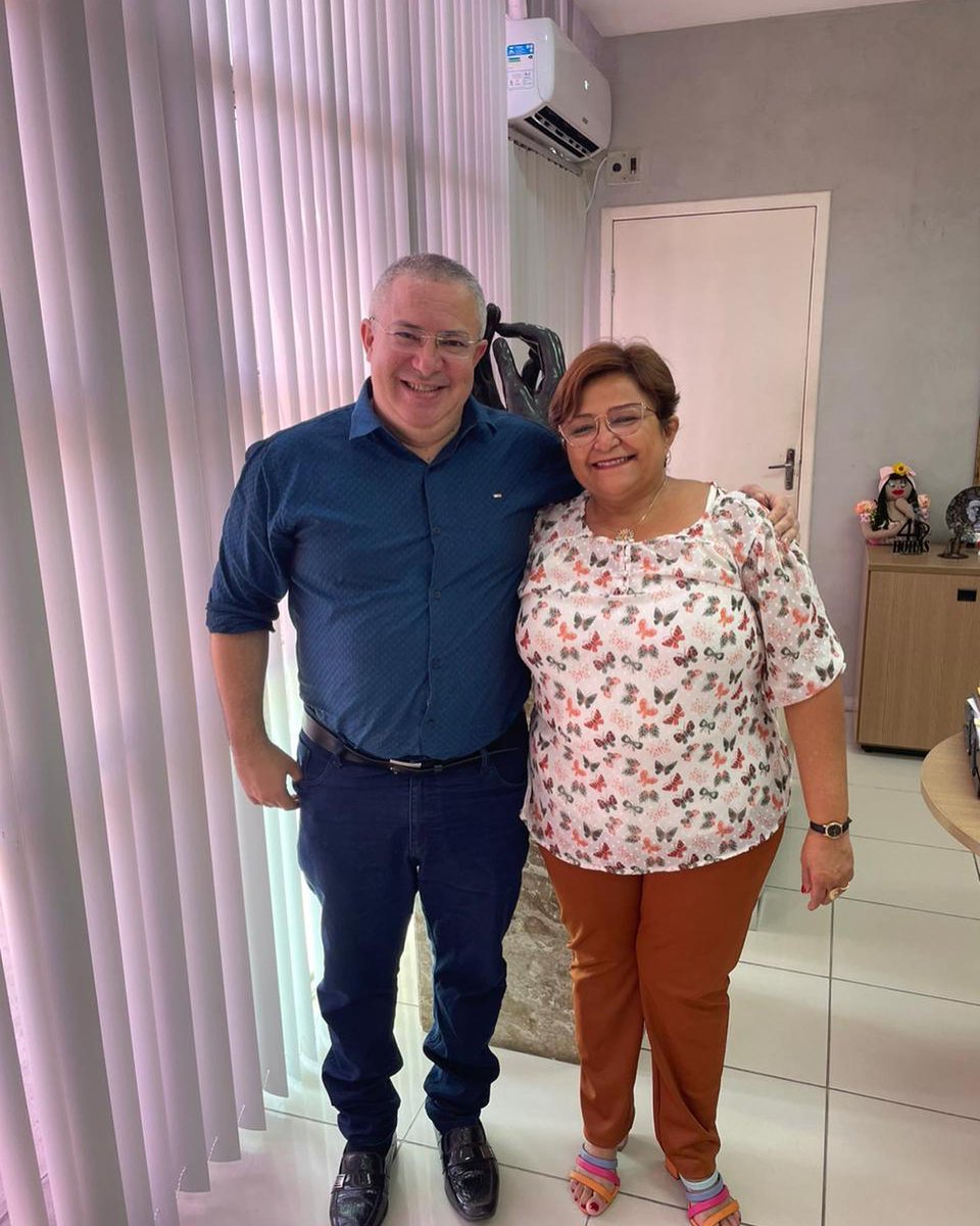 PrefPocoBranco's tweet photo. Visitando a Secretária de educação do Estado, a @socorrobatist.

Na pauta, assuntos de nossa Poço Branco como a Encenação da Paixão de Cristo, através do Grupo @grupoteatralaguia , recursos do PETERN, entre outros assuntos relacionados à Cultura e Educação em nossa Cidade. https://t.co/JbMbx0zD3o