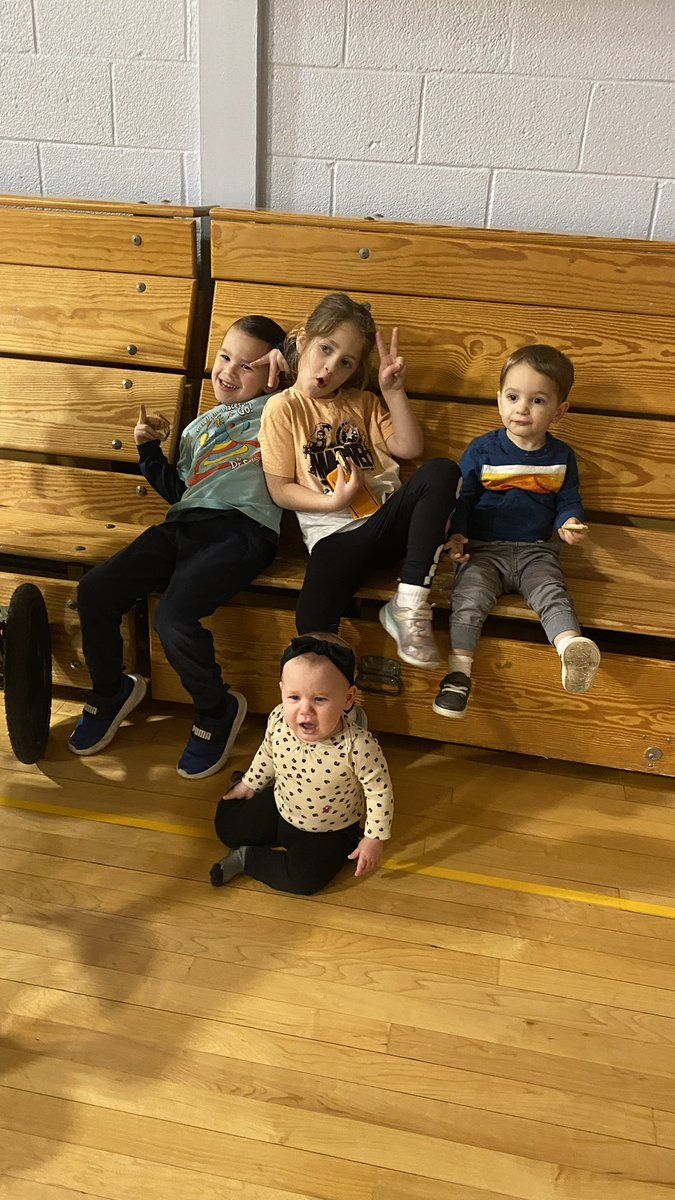 Mrs. Hegel tweet media