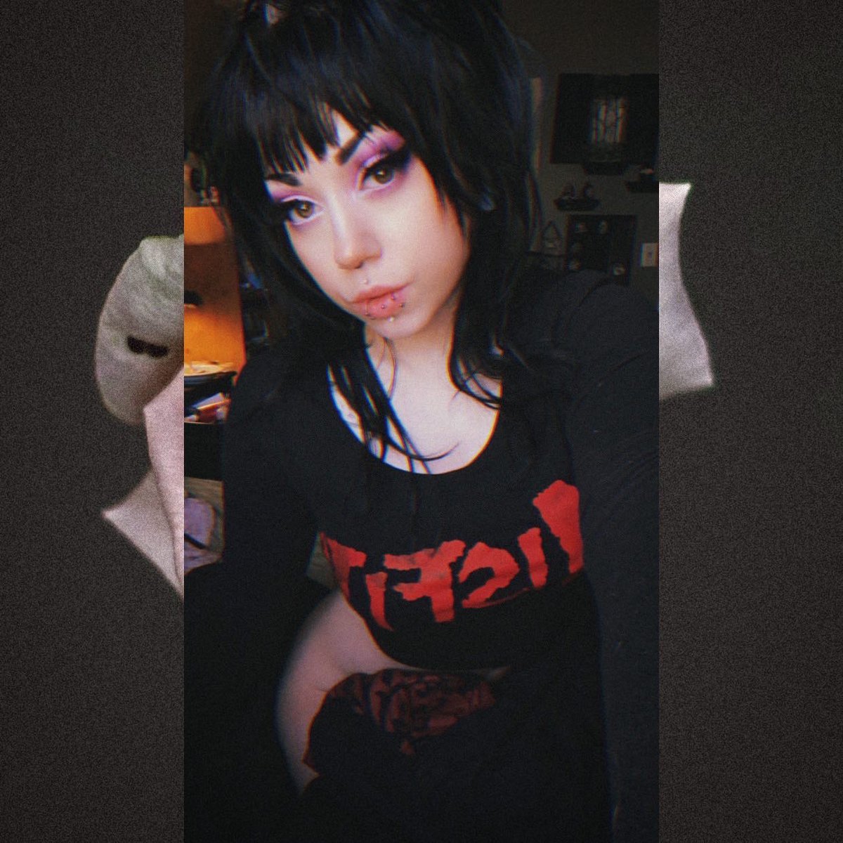 mephistolicious's tweet photo. Because I’m pretty or whatever 💅🏻 #alternative #alternativegirls #misfits #piercings #pierced #piercedgirls #metalhead #mullet #halloween #spooky #babydoll #makeup #doeeyes https://t.co/I4GA0WCMGd