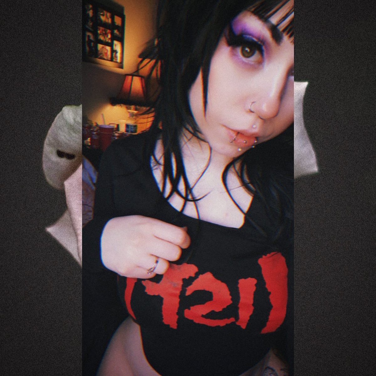 mephistolicious's tweet photo. Because I’m pretty or whatever 💅🏻 #alternative #alternativegirls #misfits #piercings #pierced #piercedgirls #metalhead #mullet #halloween #spooky #babydoll #makeup #doeeyes https://t.co/I4GA0WCMGd