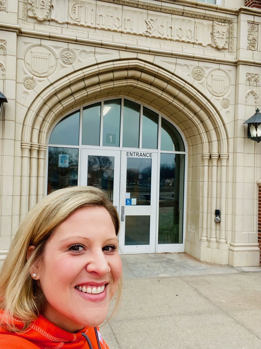 Earlier today our Director of Development, Lori Wellman, volunteered for <a href="/UnitedWayOfLinc/">United Way of Lincoln and Lancaster County</a>'s Read Across America initiative. Lori read to a 5th grade class at Clinton Elementary!