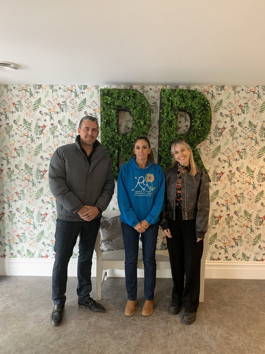 ReubensRetreat's tweet photo. It was great to see Mike & Imogen from @silk1069 today π watch this space to find out when Reubenβs Retreat are on air in the fabulous #WorkplaceOfTheWeek feature π» https://t.co/oF2wQMxCYF