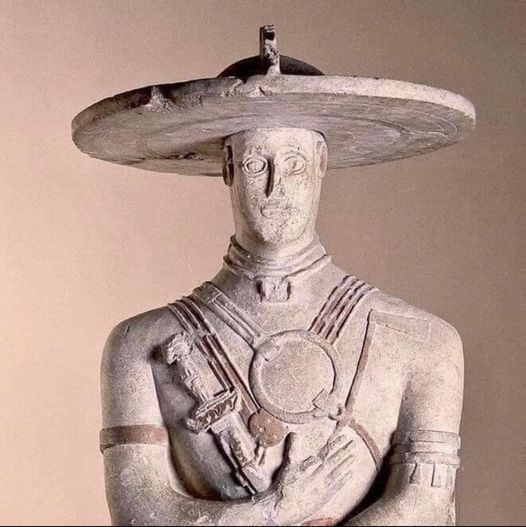 ~
Se sei riuscito a ingannare una persona,
non significa che sia stupida,
significa che si è fidata di te più di quanto meritassi.
~
Charles Bukowski #StorieDiOrdinariaFollia 
Ph. Guerriero di Capestrano - IV sec A.C.