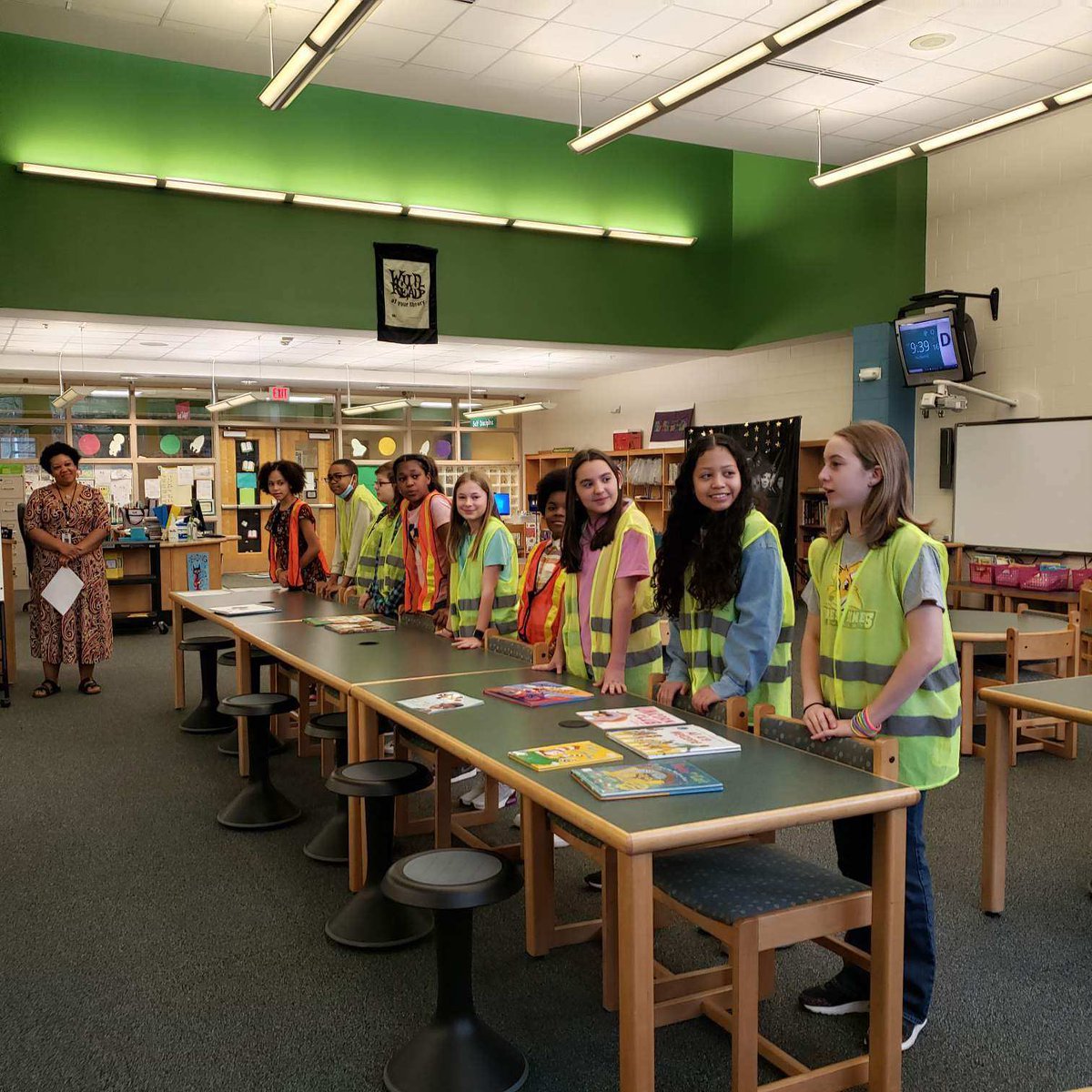 BellMichelleT's tweet photo. So proud of our Safety Patrol today. They modeled FOXTASTIC leadership. #makingmomentscount #kidsareleaders https://t.co/J48imt5oOr