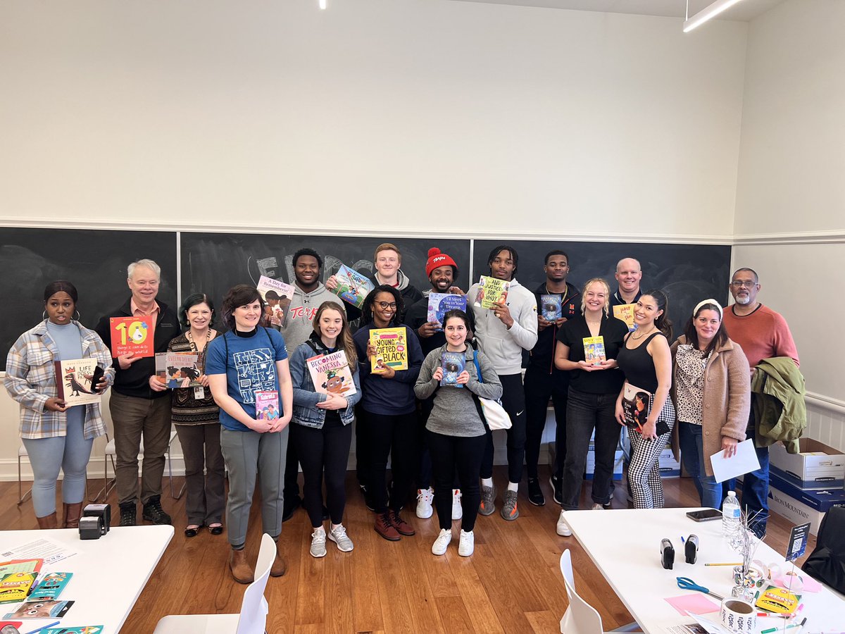 quashonfuller's tweet photo. When kids are surrounded by books they do better in school and in life. That’s why I’m helping @everybodywinsdc fill their books  at @planetworddc with a special note so families can have new and diverse books for their home libraries. @tbiafoundation @terpsfootball https://t.co/nKorJGJ6N3