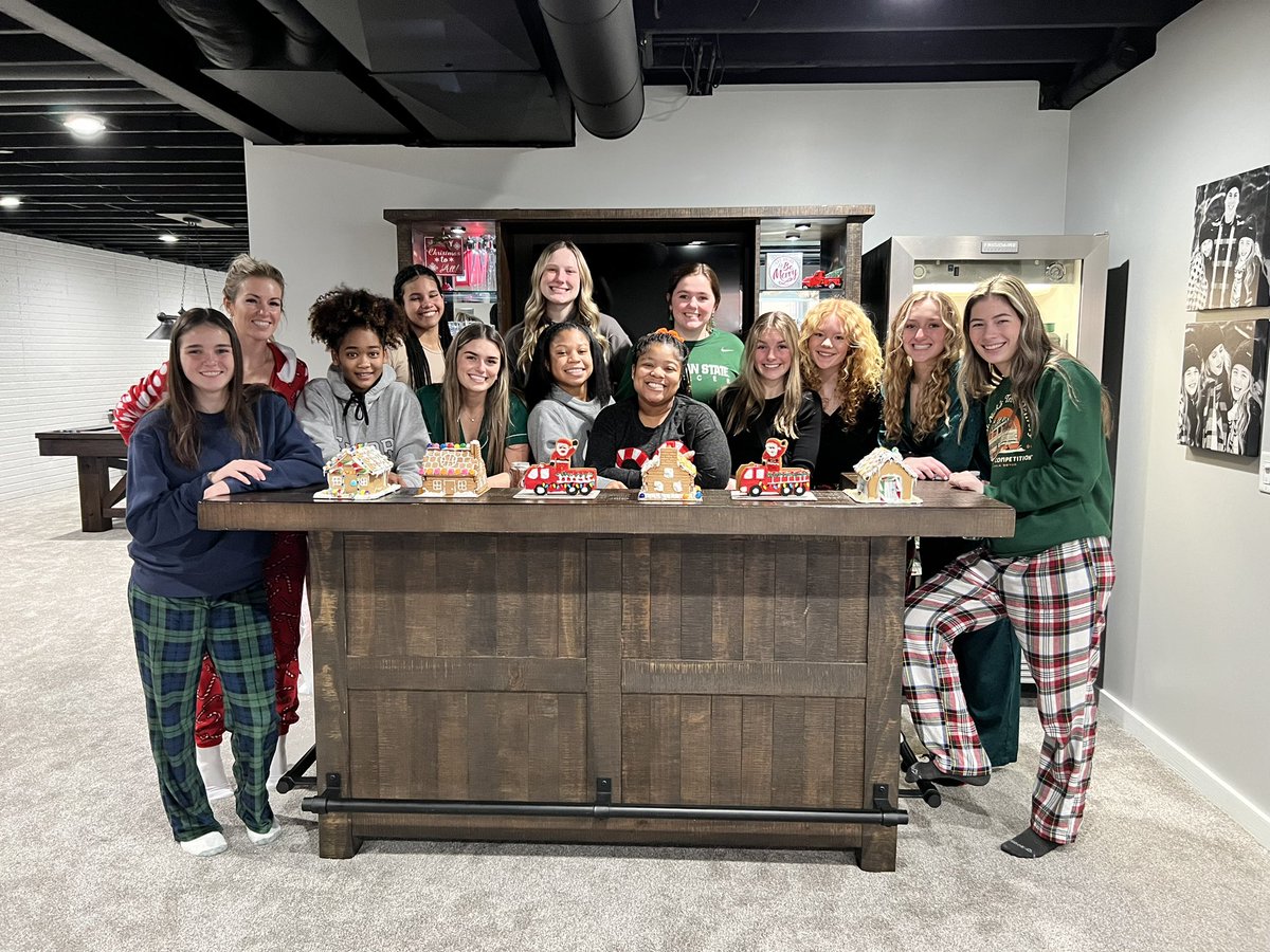 Davison_G_Bball's tweet photo. Last night our season came to an end against a very tough Grand Blanc team. We’ve had our share of highs and lows this season, but this team never backed down from a challenge and showed heart every single day. To our seniors, we love you and THANK YOU! https://t.co/OhUgm9V2cN