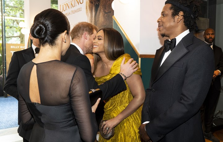maamarini's tweet photo. 6 - o príncipe rebelde encontrou Beyoncé na premiere de O Rei Leão e PRONTO! https://t.co/cfdrQVCHRY