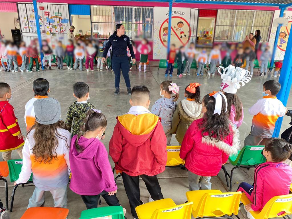 SonoraSeguridad's tweet photo. En Cajeme se cuenta con casi 500 alumnos Promotores por la Paz, una iniciativa de la Policía Estatal, para sumar a niñas, niños y adolescentes como agentes de cambio a través de la práctica de valores como el respeto, solidaridad y empatía

#PESPSonora #JornadaPermanentePorLaPaz https://t.co/An8bSG7LRJ