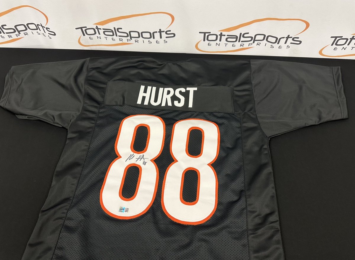 We're going to give a Hayden Hurst autographed jersey to someone who retweets this tweet and follows us!

We'll pick a winner on Monday 3/6!
