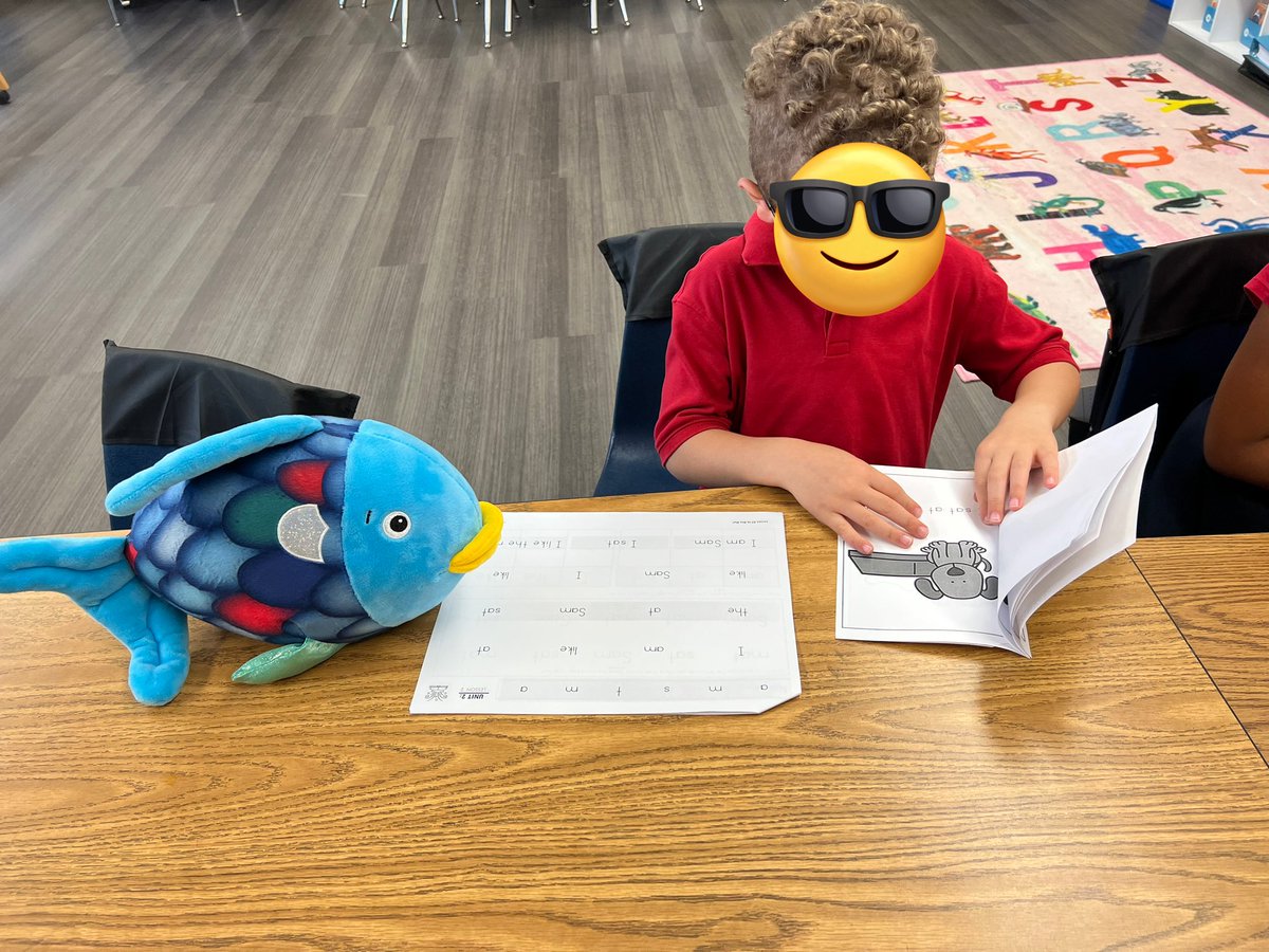 msgraeber's tweet photo. having fun reading to our reading buddies ❤️ #risdlitandint https://t.co/Yb7qxRhw45