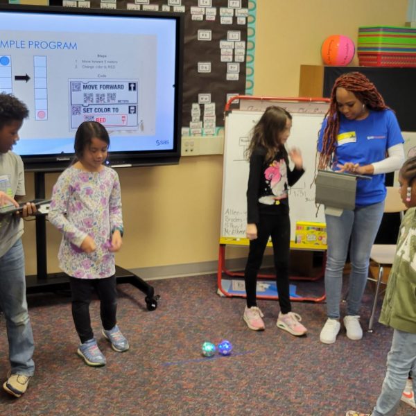 mauroasfilho's tweet image. Who had more fun when SAS's Young Professionals Network brought coding and curiosity into the classrooms? More than 100 #volunteers led sessions of #SASCodeSnaps during #CSEdWeek. 🤗 🎈 
#STEM #STEAM #EmployeeVolunteers @SASEducator 2.sas.com/60153ahEz