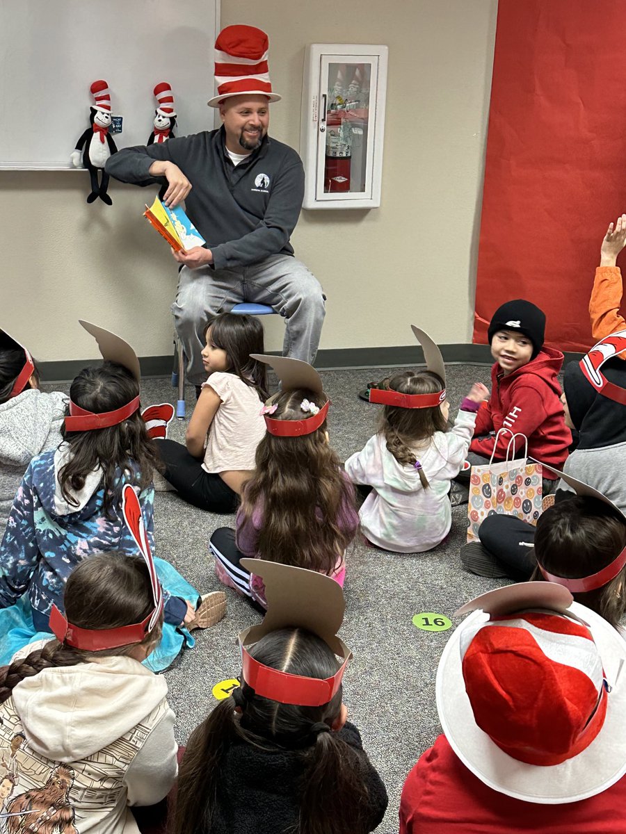 horizoncoyotes's tweet photo. Celebrating Read Across America Day. Thank you to our amazing staff who put this together for our students to enjoy. #ReadAcrossAmericaDay #HorizonCoyotes https://t.co/qbHGk4qzpo