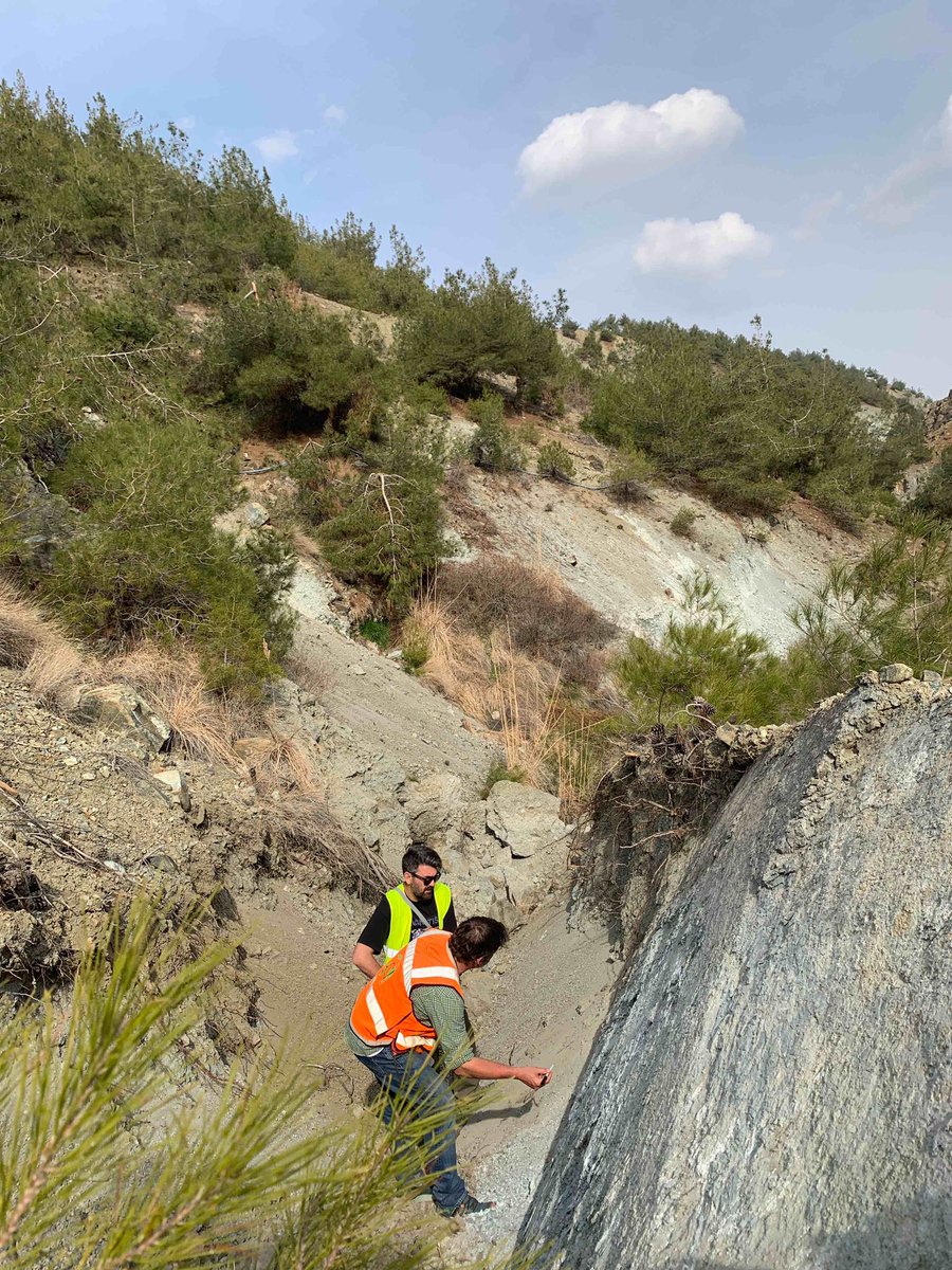 faultcreeper's tweet image. Uphill facing fault plane, faulted terrace with thrashed village in background, and ruptures extending along linear valley .