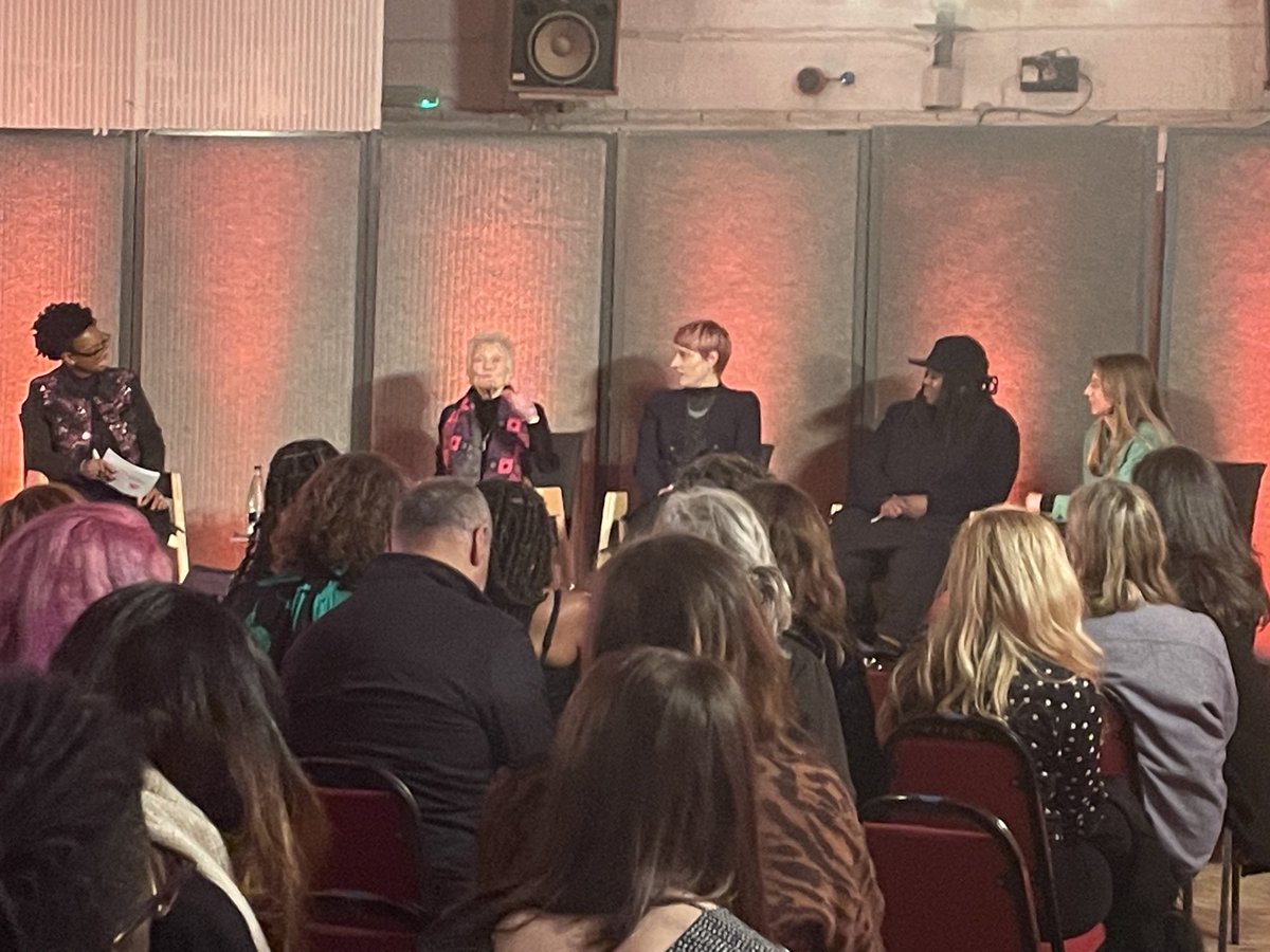 MMFUK's tweet photo. The legendary ⁦@PeggySeeger⁩ shouts out her great manager ⁦@Redkez⁩ also on the MMF board at ⁦@AbbeyRoad⁩ ⁦@PRSFoundation⁩ #womenmakemusic https://t.co/ncFY6iYnx8