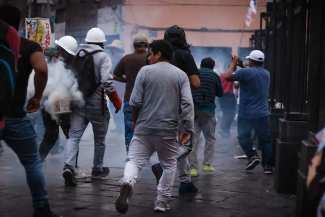 BloqueKamayuq's tweet photo. Frente a la dictadura, pueblo organizado!

📷: @observadoradelavida 

#FueraDina
#AsambleaConstituyente https://t.co/rhtvO1KchA
