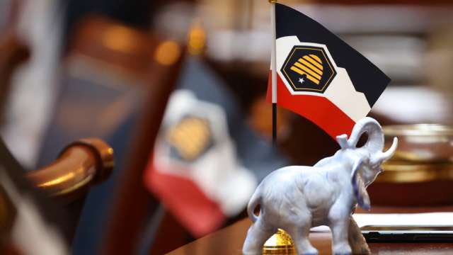 RepSteveHandy's tweet photo. Utah Legislature votes to adopt new state flag, transition current design to 'historical' flag https://t.co/UljrLLSkEe https://t.co/9V3vq7MXF6