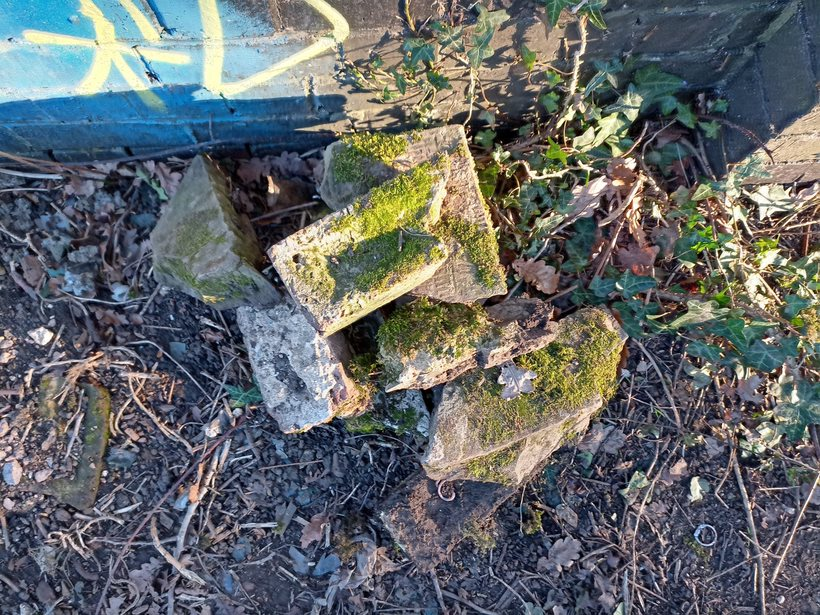 Network rail Footbridge Chantry Place rocks/bricks left behind when #networkrail contractors put in the new safety fencing make ideal items to drop off the bridge at oncoming trains. So I have removed them, one less thing to worry about.