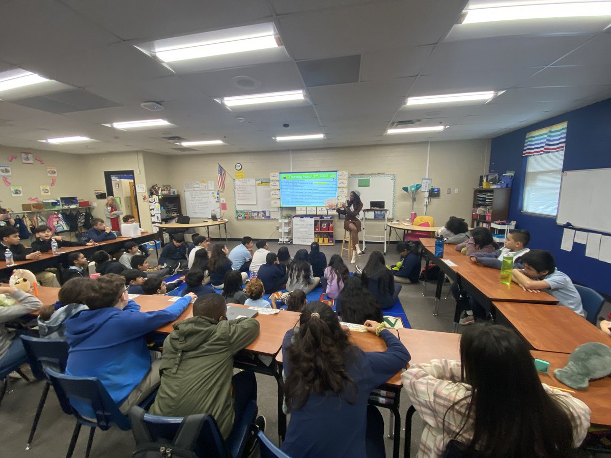 SBSullivan9's tweet photo. How cool is it that Miss Georgia from the Miss USA pageant read to our 5th grade students today?! @belmontbears https://t.co/MZFY9UcT8I