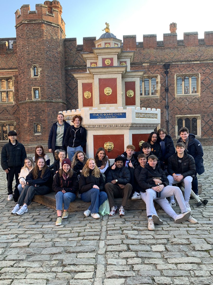 BGSHist's tweet photo. Year 13 historians enjoyed a gloriously sunny day at Hampton Court Palace, learning about the court of Henry VIII #tudorhistory https://t.co/RiKpm9n6DT