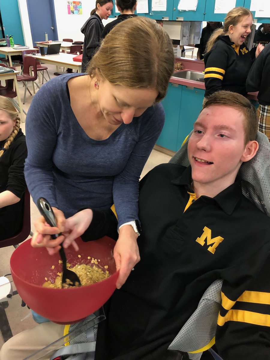 MTH D.E. Class tweet media