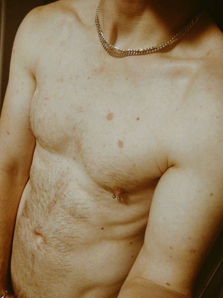 Davibasteni's tweet photo. Bonne Soirée 😘 Bisous 😘 #PointTeton #fitnessaddict #piercing https://t.co/GsDzYYgoUx