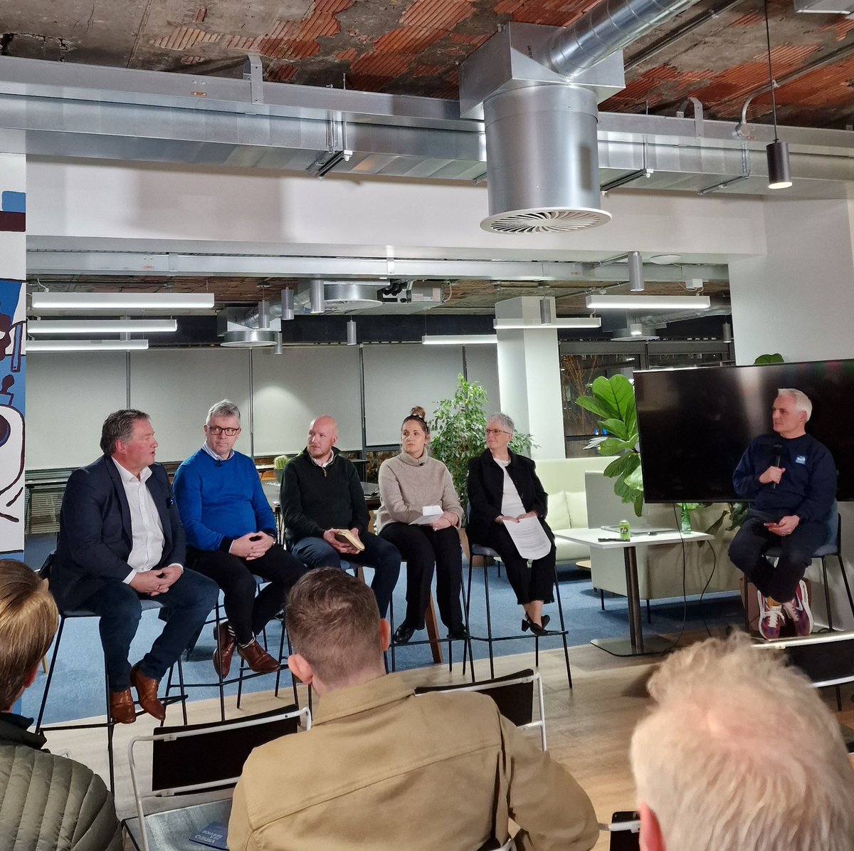 JamesDonaghy_'s tweet photo. Interesting panel discussion on workplaces of the future hosted by @blueskyvideoguy and team at Clockwise Belfast https://t.co/ruX6tKpxK1