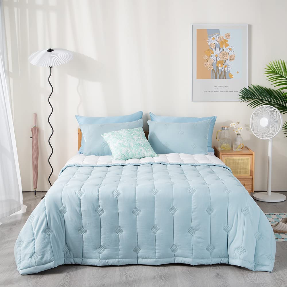 Kasentex's tweet image. This is a lovely quilt set that will be perfect for your spring home decor. The set includes a quilt and two shams, all in a beautiful reversible color design. 

a.co/d/4bKzHa6

#bedding #beddingessentials #homedecor #quilts