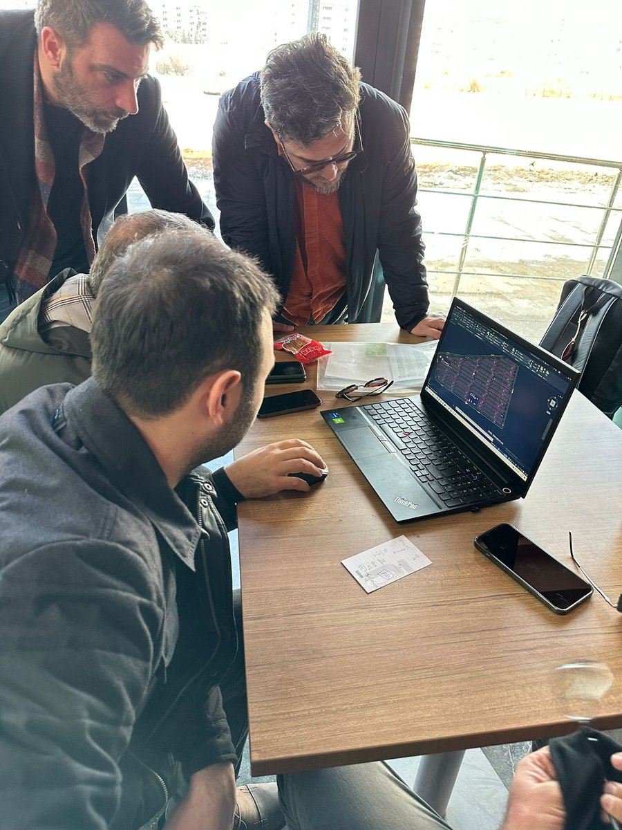 Bugün YK Üyemiz <a href="/UmitKiler/">Ümit Kiler</a>, Özbekistan İKB’miz <a href="/ozguroozguven/">Özgür Onur Özgüven</a>, GSY’miz <a href="/iBarisc/">Baris Cuvalci</a> ve ekibimizle #Elbistan’ımızda üyelerimizin katkılarıyla yapılan, 5000 kişinin yaşayacağı, #DEİKYaşamKenti’nin devam eden şehir planı ve altyapı çalışmalarını inceledik.

#YaralarıBirlikteSaracağız