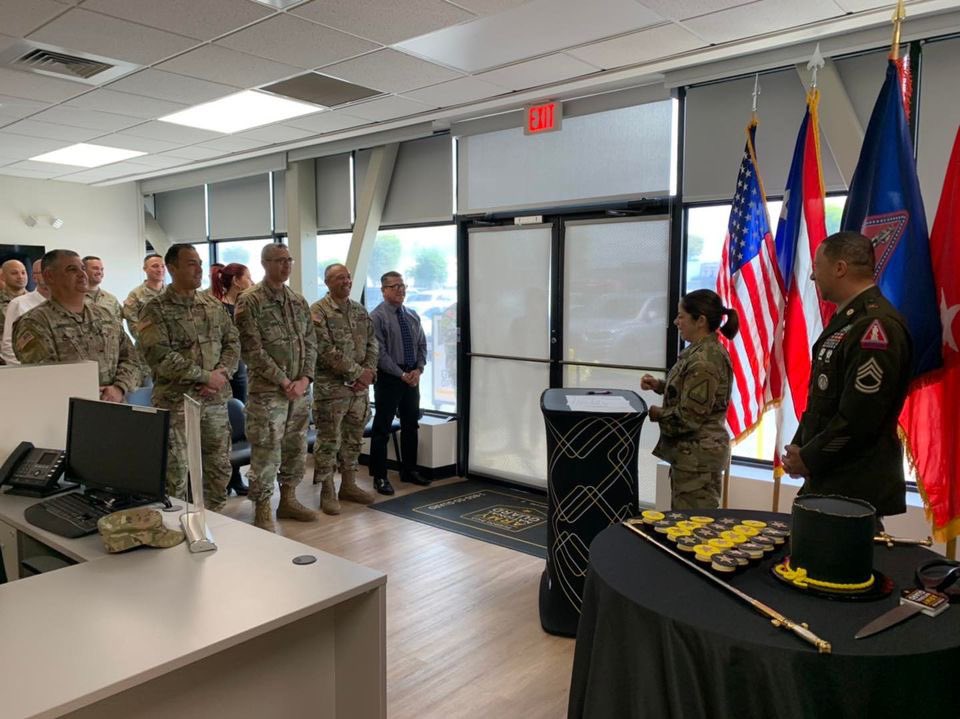 prguard's tweet photo. ¡Ya es oficial la gran apertura de nuestro nuevo Centro de Carreras del Puerto Rico Army National Guard! Ven y date cita con uno de nuestros reclutadores y da tu primer paso para convertirte en un miembro del PRARNG.
#prguard #careercenter #bayamon #ríohondo https://t.co/HETz1lOW0q