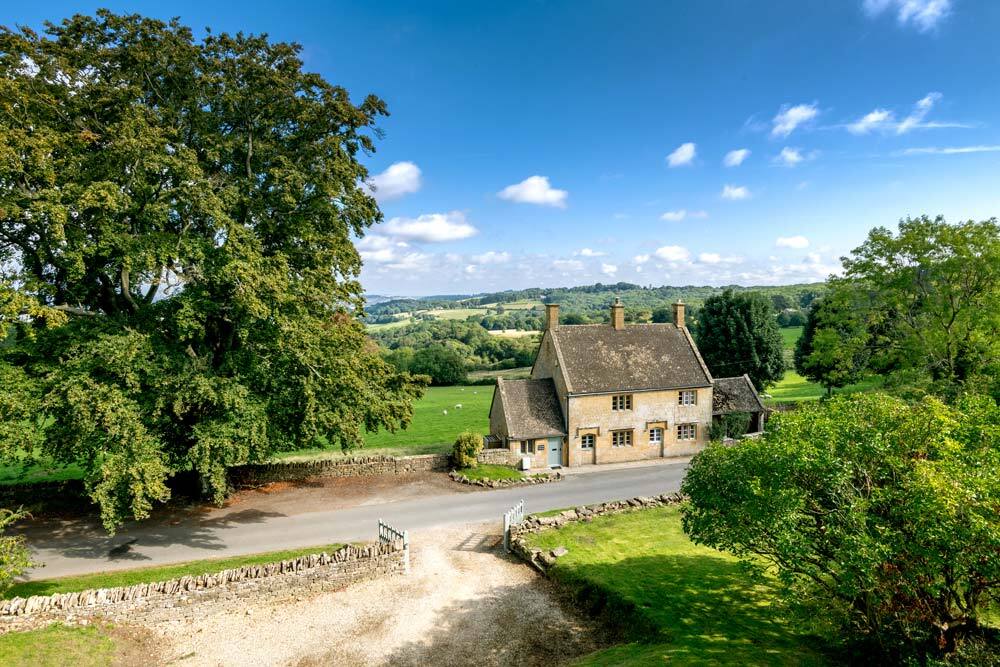 Boundary Cottage is a picturesque, semi-detached cottage which enjoys uninterrupted, breath-taking views across the surrounding countryside.

Located between Campden and Broadway, it’s the perfect place to relax and unwind. Sleeping up to four guests in … instagr.am/p/CpS_3XQuAhY/
