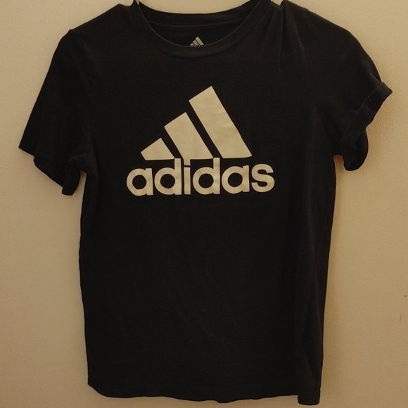 Kodymayknits's tweet photo. So good I had to share! Check out all the items I'm loving on @Poshmarkapp #poshmark #fashion #style #shopmycloset #adidas #miykon #peloton: https://t.co/0YSqeFciOt https://t.co/OZwyNM54FL