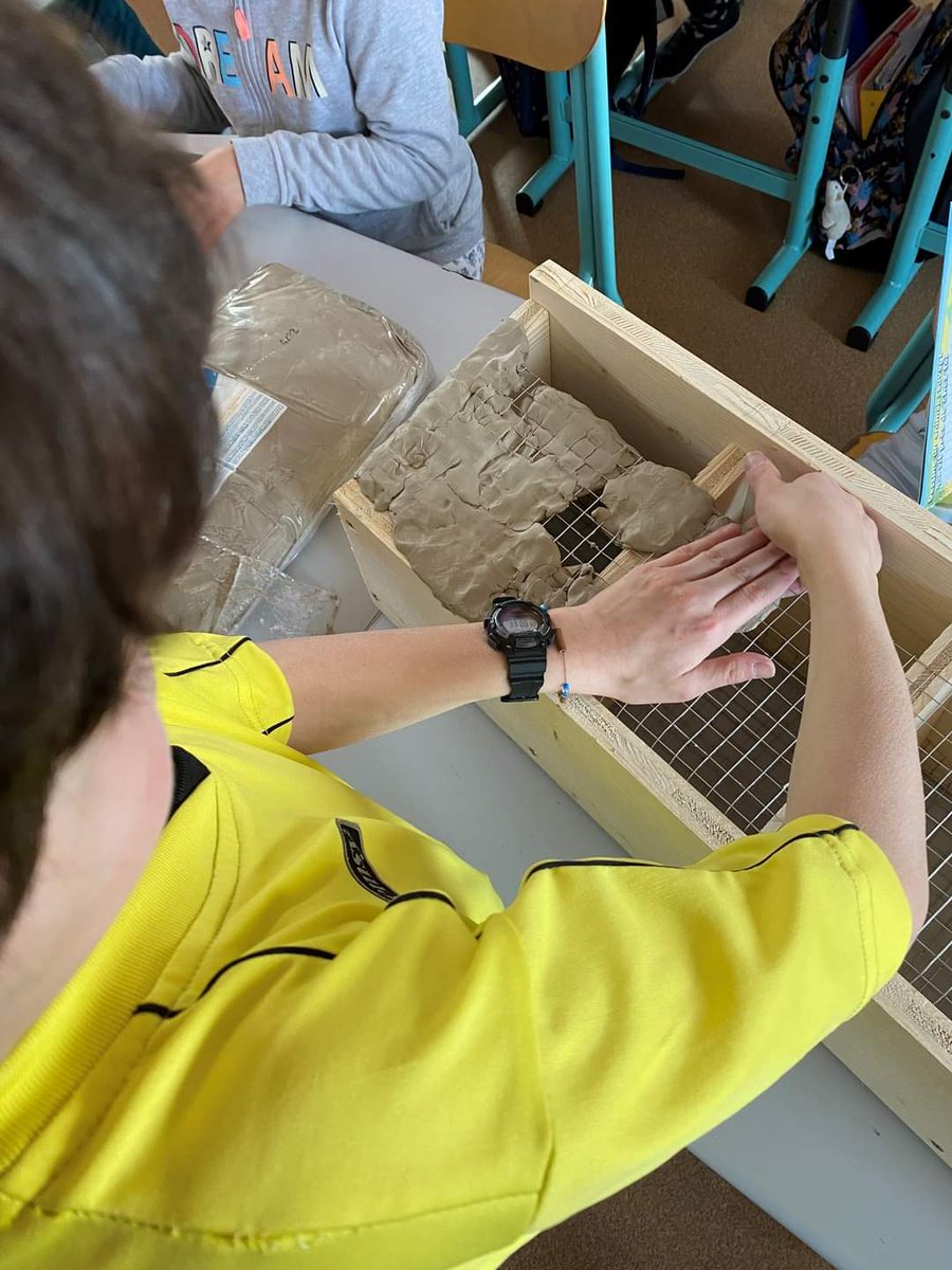 MoselleHunt's tweet photo. La #FDC88 est intervenue dans une école primaire pour sensibiliser les #Enfants sur les #Hirondelles 😍
#Nichoirs #IlsSachentNousChassons #ChassePartage #ChasseursEnAction https://t.co/7oKkZA0Vnp