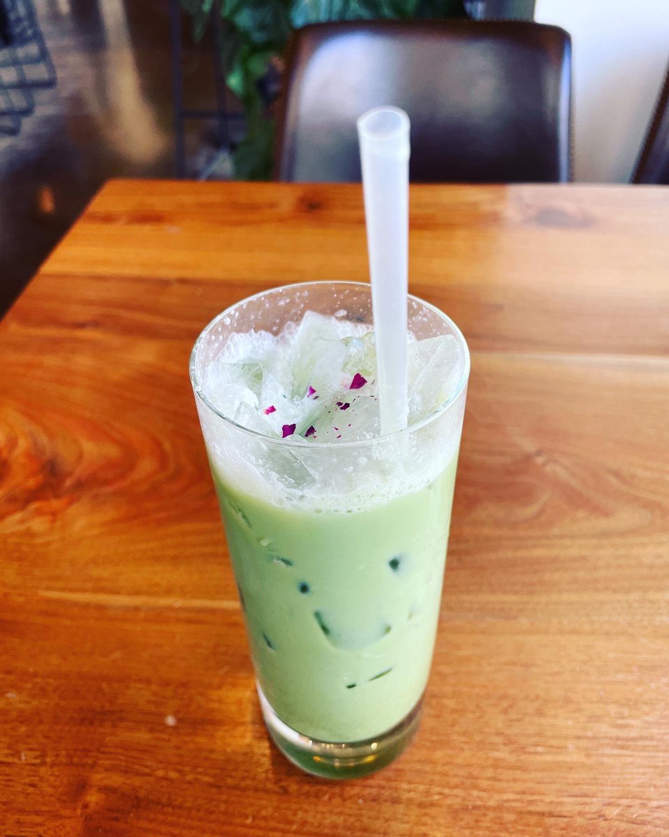CFoodwaves's tweet photo. Love to see cafes that pay their workers ethically and sustainably source their products! Matcha latte with hibiscus lavender syrup!  #matcha #latte #eatlocal #supportlocal #foodblogger #shortnorth #columbus #ohio #foodie #foodphotography #drinkphotography #communityfoodwaves https://t.co/TG8SmiCZrg