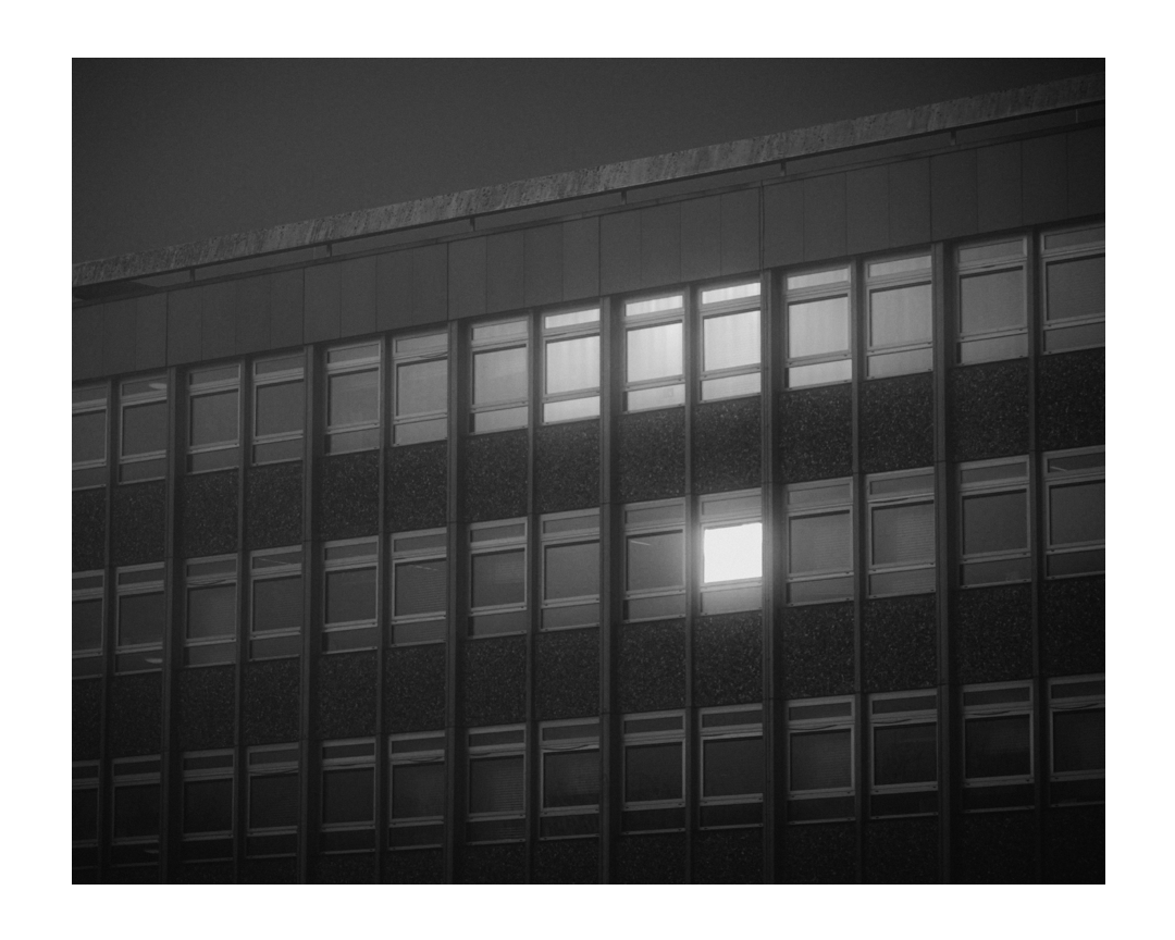 Window #tsp_images_ ⁠
#bw #bnw #loves_bnw #monoart #blackandwhite #_bnwart #blacknwhite #blackandwhitephotography #monochromatic #monochrome #bnwphotography
#framesmag ⁠#architecture⁠ #billbrandt⁠
#fineart_photobw #artofvisuals #gallery_legit ⁠