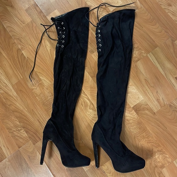 Whatagyft's tweet photo. So good I had to share! Check out all the items I'm loving on @Poshmarkapp #poshmark #fashion #style #shopmycloset #victoriassecret #playdoh #gigi: https://t.co/4UaG9gCrAn https://t.co/AXZ5P7348M