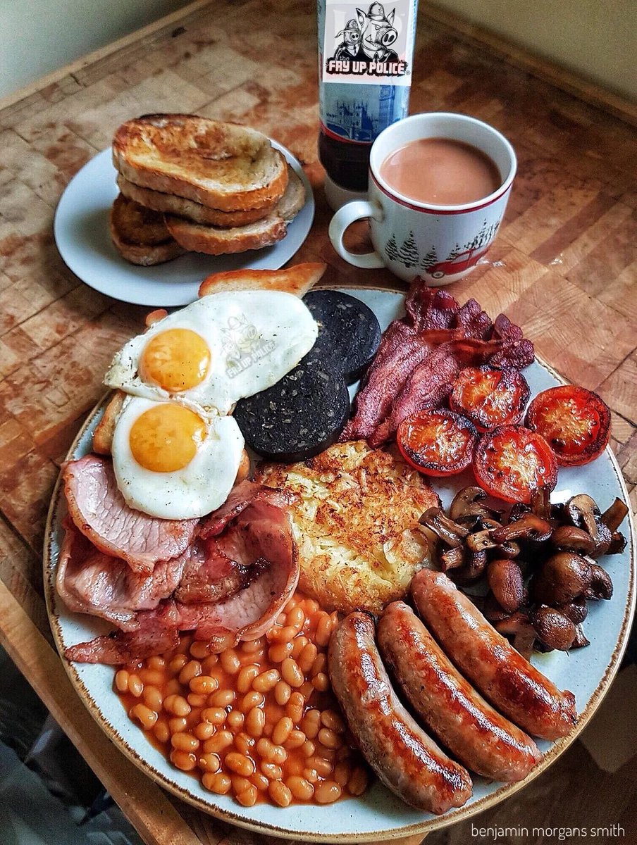 RlCKYRAGE's tweet photo. thinking about how absurd a traditional english breakfast looks https://t.co/GvGQOD9Cg6