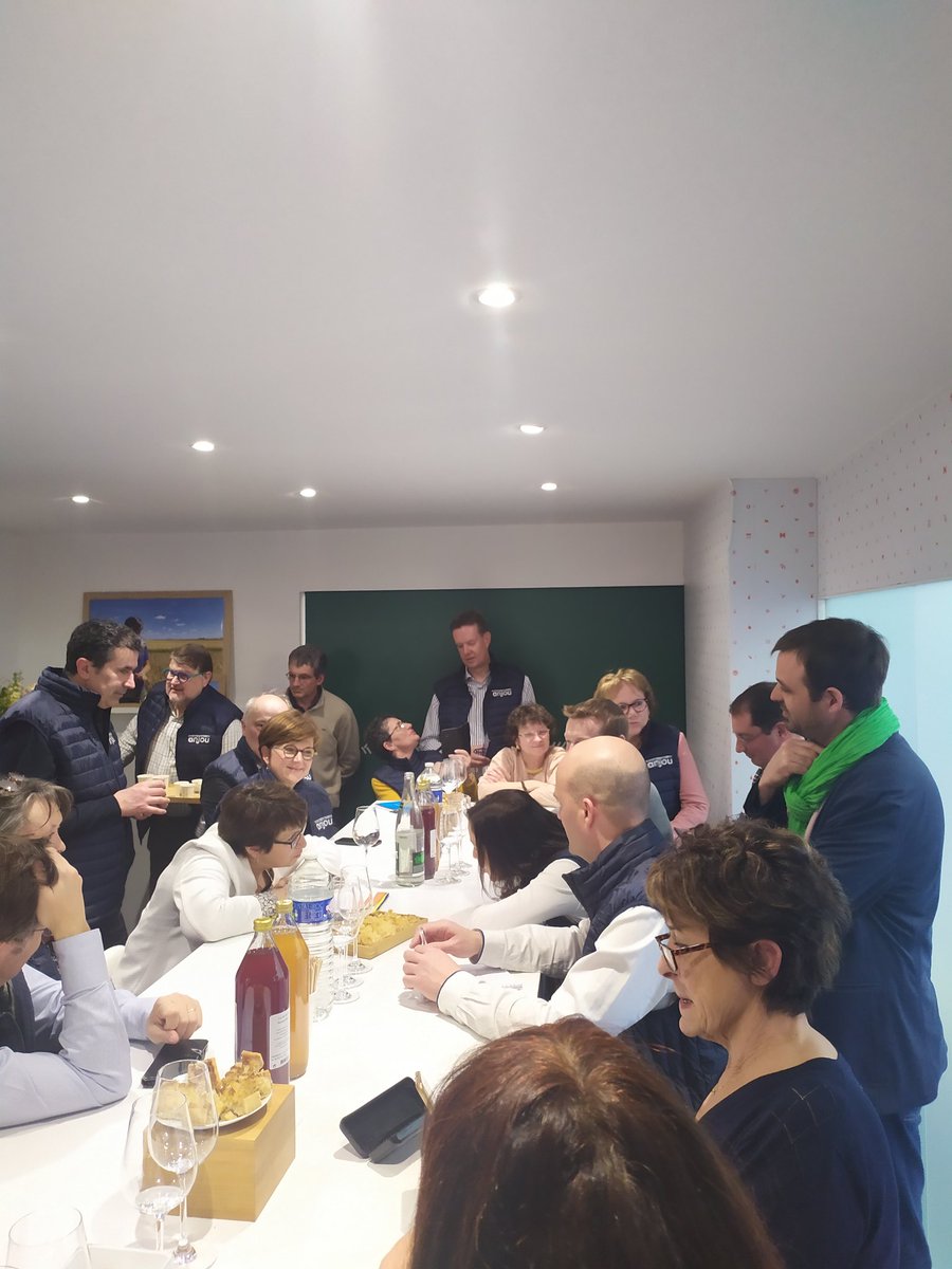 BOIREAU49's tweet photo. #SIA2023 accueil délégation @Maine_et_Loire par @ChambagriPdL / 49,  visites stands @semaeOuest @JApaysdelaloire @FNSEA @Groupe_ESA Des élus à l'écoute des enjeux agricoles et de bons échanges avec les éleveurs de l'Anjou https://t.co/gu5HGng54t